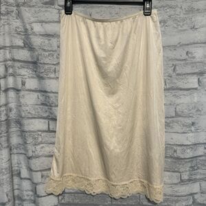Lorraine Vintage Ivory Half Slip Nylon Floral Lace Trim Size Tall Medium USA